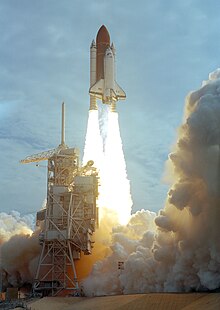 Launch of STS-40 STS-040 shuttle.jpg