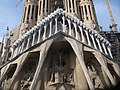 iesus nazarenus rex iudæorum en el lateral de la Sagrada Familia