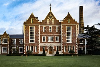 <span class="mw-page-title-main">Springfield University Hospital</span> Hospital in England