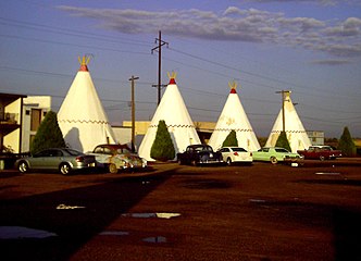 Wigwam Motel group of "rooms", Holbr