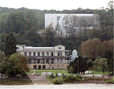 Der Bahnhof Rolandseck und das Richard-Meier-Gebäude bilden das Arp Museum Bahnhof Rolandseck