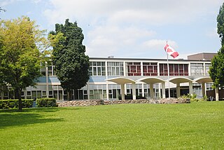 <span class="mw-page-title-main">Richview Collegiate Institute</span> High school in Richview, Etobicoke, Ontario, Canada