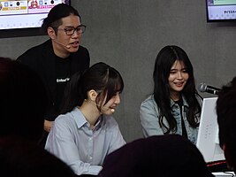 東京ゲームショウ2024「OooDa&伊織もえ ～ゲームの学校～ステージ」でのOooDa、伊織もえ、景井ひな(2024年9月29日撮影)