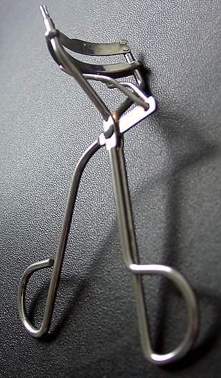 <span class="mw-page-title-main">Eyelash curler</span> Grooming device