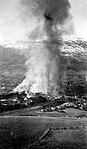 A cidade de Voss sob bombardeio alemão em 1940.