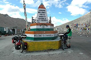 <span class="mw-page-title-main">Chang La</span> Mountain pass in Ladakh, India