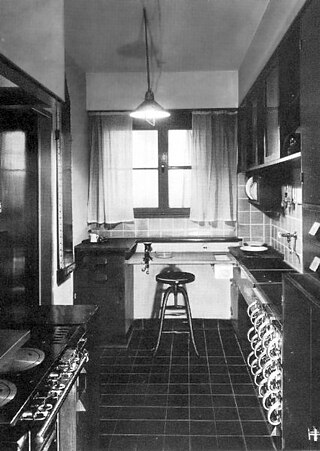 <span class="mw-page-title-main">Frankfurt kitchen</span> Early fitted kitchen concept, 1926