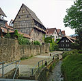 Zehntschiir und rekonschtruierti Stadtmuur am Waldbach