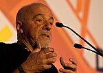 Paulo Coelhos (född 1947) böcker har sålts i 150 miljoner exemplar på 80 språk.