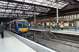 ScotRail train after arriving from ایستگاه راه‌آهن خیابان کویین گلاسکو