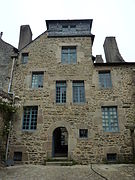 La maison d'Ernest Renan : façade arrière donnant sur le jardin.