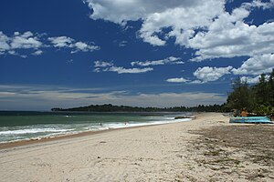 Arugam Bay one of the finest surf locations Arugam bay beach.jpg