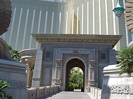 De ingang van het Mandalay Bay.