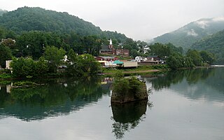 <span class="mw-page-title-main">Gauley Bridge, West Virginia</span> Town in West Virginia, United States