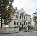 Villa mit Einfriedung