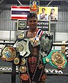 Buakaw és un kickboxer tailandès de pes mitjà Muay Thai, va néixer al districte de Samrong Thap