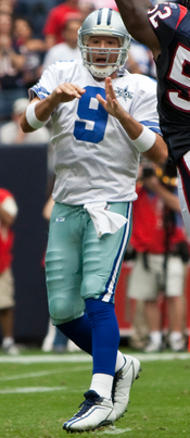 Romo in 2010 Tony Romo (cropped).png