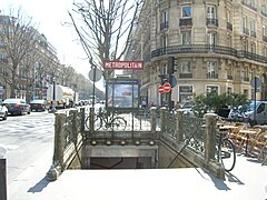 L'accès au 1, boulevard Saint-Germain.