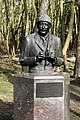 standbeeld voor Léon Lippens ongedateerd geboren op 6 september 1911