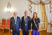 Portugalský prezident Marcelo Rebelo de Sousa s řetězem Řádu Jižního kříže, brazilský prezident Luiz Inácio Lula da Silva s řetězem Řádu Camões a manželka brazilského prezidenta Rosângela Lula da Silva velkokřížem Řádu prince Jindřicha