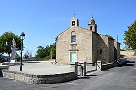 Aullène, la place et l'église San' Nicolau.jpg