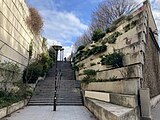 Vue de l’escalier donnant accès au Jardin de Reuilly depuis la rue Montgallet.