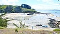 La plage du Gored et les restes de l'ancien gored (barrage à poisson).