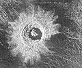 Golubkina, gigantesque volcan d'une trentaine de km de diamètre ou cratère de 34 km creusé par une météorite ?