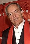 Powers Boothe interprète Lamar Wyatt.