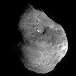 <span class="mw-page-title-main">Comet nucleus</span> Central part of a comet