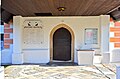 English: Western porch with portal and war memorial Deutsch: Westliche Vorhalle mit Turmportal und Kriegerdenkmal