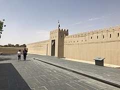 Qasr Al Muvaiji, Əbu-Dabinin keçmiş hökmdarı və BƏƏ prezidenti Şeyx Xəlifə ibn Zayed Əl Nəhayanın doğulduğu yer və atası Şeyx Zayidin keçmiş evi[28][29]