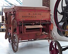 Batteuse « R. Lecoq Boisville E & L », vers 1930, exposée actuellement.