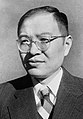 1935年遵义会议召开，毛泽东被选为中央政治局常委，张闻天被推举为党的总书记。１９７６年７月张闻天被迫害致死。