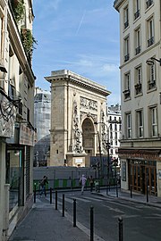 L'extrémité nord de la rue, vers la porte Saint-Denis.