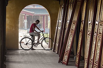 Scène dans la Cité pourpre interdite, à Hué. (définition réelle 4 041 × 2 694)