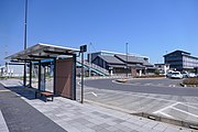 駅前広場付近のバス乗り場（2022年4月）