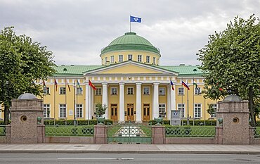 Tauride Palace main entrance (ground view)