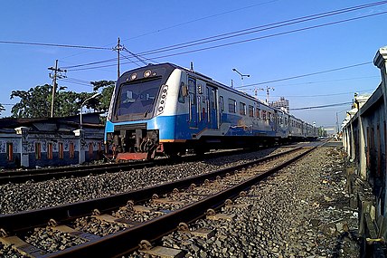 Kereta api Komuter Sulam pernah beroperasi menggunakan rangkaian KRD bekas KA Madiun Jaya sebelum dilakukan penggantian bakal pelanting