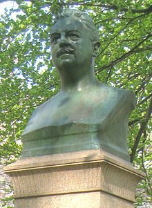 Central Park NYC - Victor Herbert statue by Edmund Thomas Quinn - IMG 5718 crop.JPG