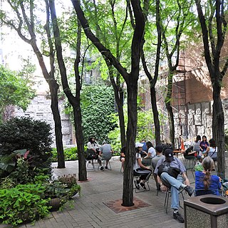 <span class="mw-page-title-main">Greenacre Park</span> Privately owned park in Manhattan, New York