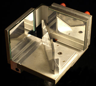 <span class="mw-page-title-main">Michelson interferometer</span> Common configuration for optical interferometry