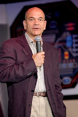 Robert Picardo, představitel role doktora