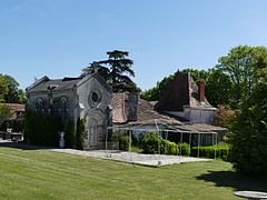 La chapelle et le château de Fayolle.