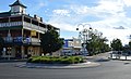 English: IThe roundabout on the corner of Rose and George Streets in Wee Waa, New South Wales. The Imperial Hotel is in the background