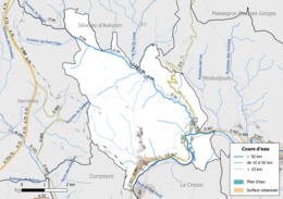 Carte en couleur présentant le réseau hydrographique de la commune