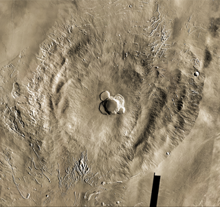 <span class="mw-page-title-main">Ascraeus Mons</span> Martian volcano