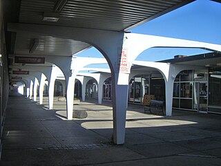 <span class="mw-page-title-main">Brampton Mall</span> Shopping mall in Ontario, Canada