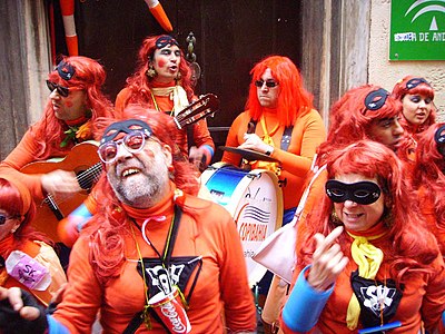 Carnival of Cádiz: a chirigota. Carnaval de Cádiz, chirigota en la Plaza de las flores