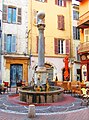 Fontaine et colonne romaine